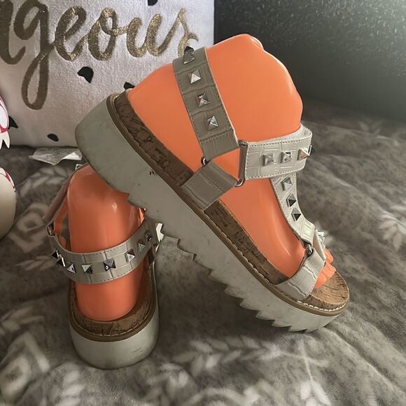 Steven new york white leather silver stud studded teva sandals 8.5 - Picture 3 of 6